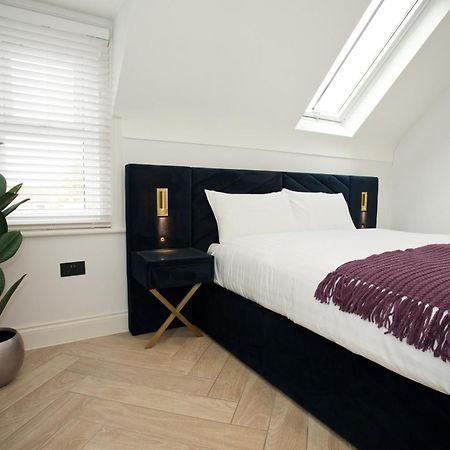 Ultra Stylish Apt Set In An Affluent Location Poole Extérieur photo