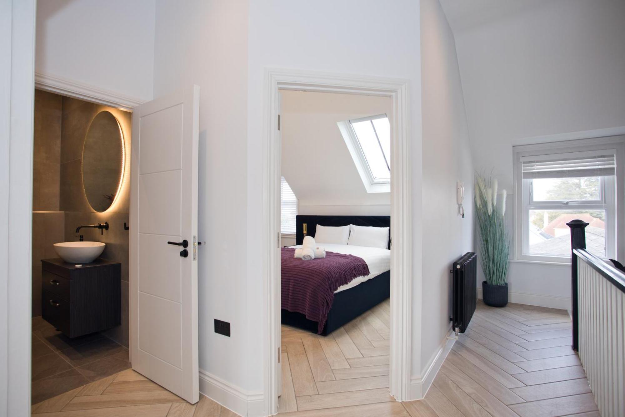 Ultra Stylish Apt Set In An Affluent Location Poole Extérieur photo