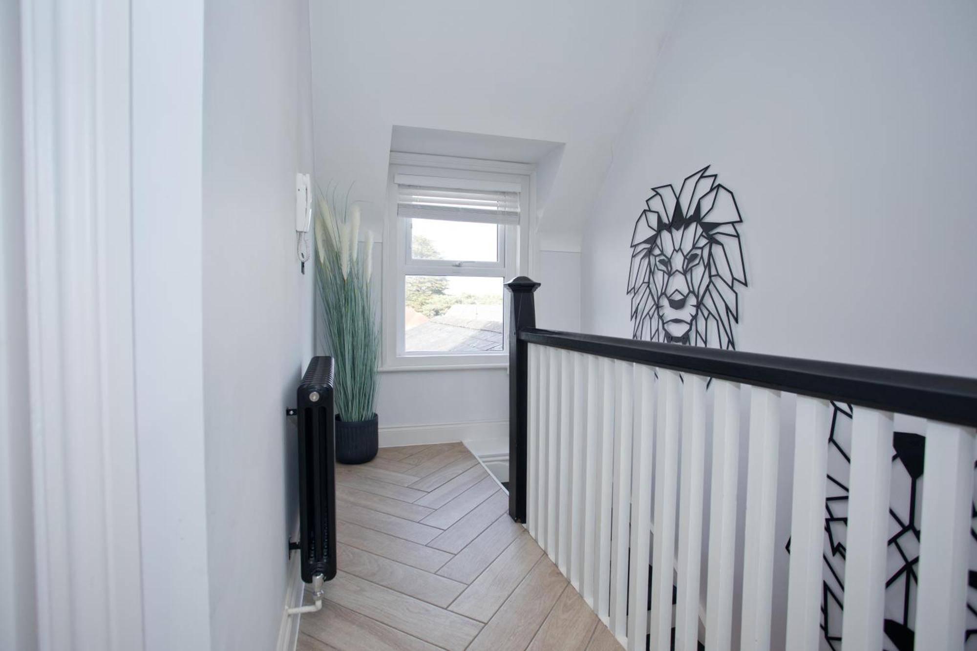Ultra Stylish Apt Set In An Affluent Location Poole Extérieur photo