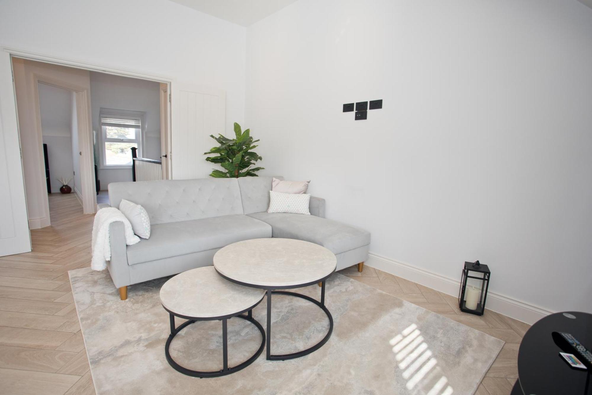 Ultra Stylish Apt Set In An Affluent Location Poole Extérieur photo