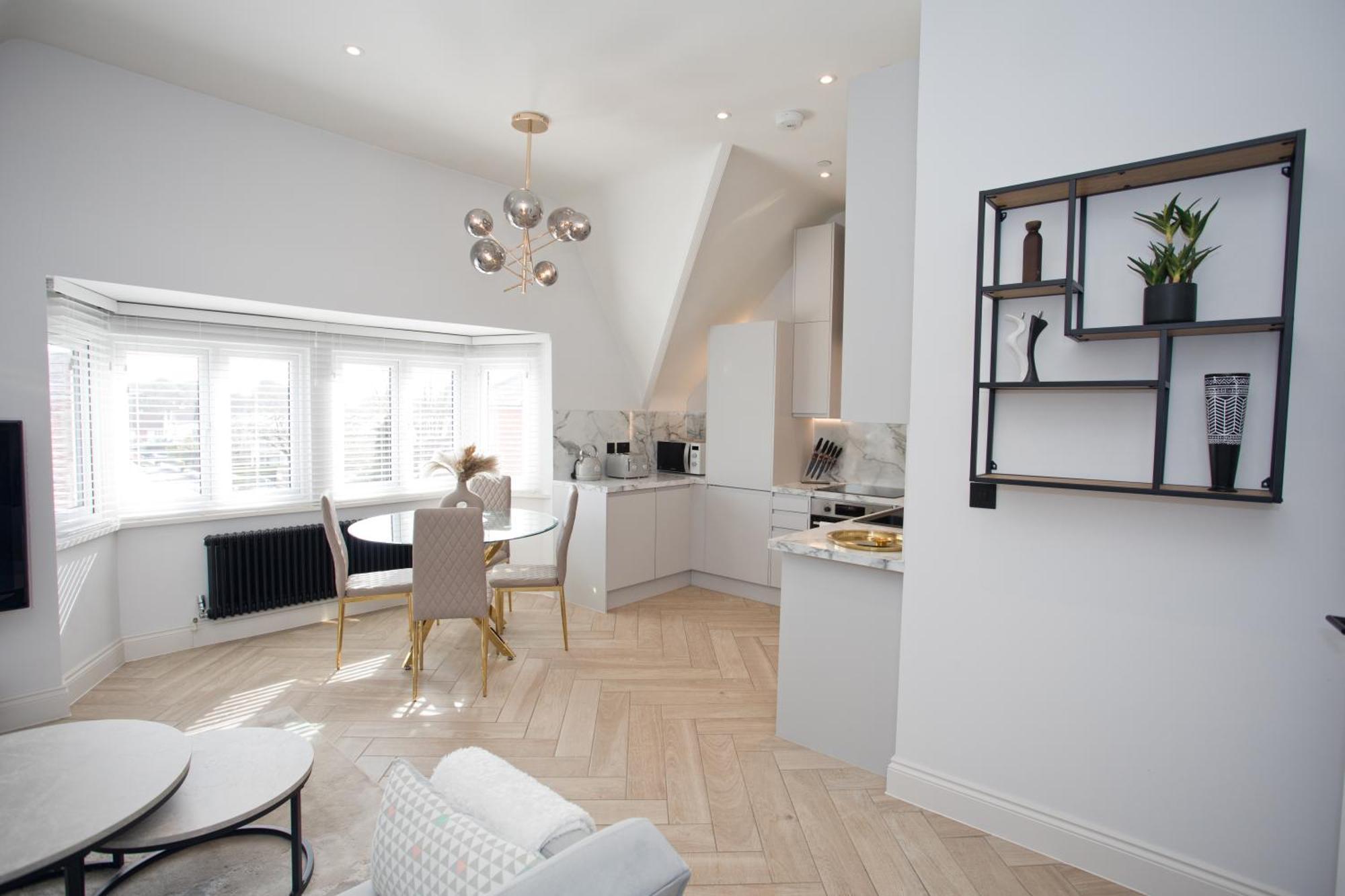 Ultra Stylish Apt Set In An Affluent Location Poole Extérieur photo