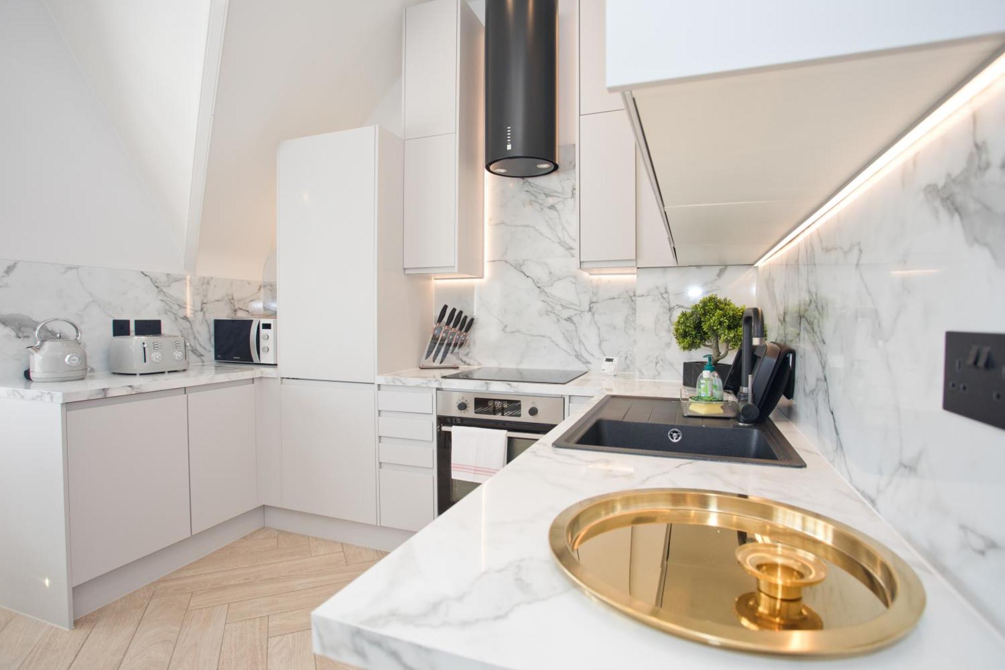 Ultra Stylish Apt Set In An Affluent Location Poole Extérieur photo