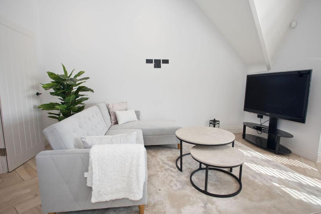 Ultra Stylish Apt Set In An Affluent Location Poole Extérieur photo