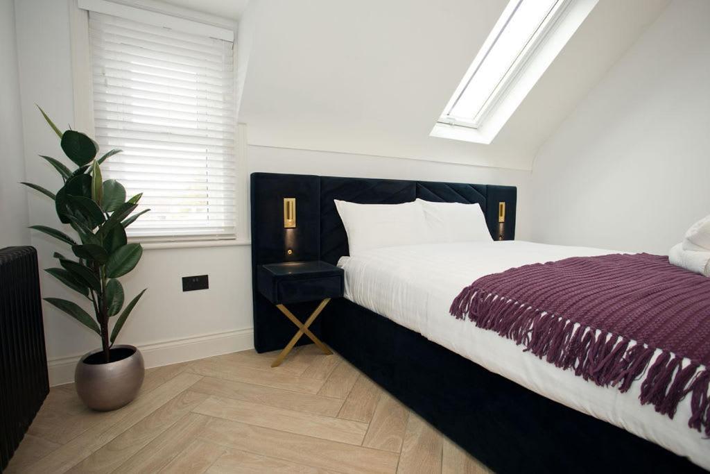 Ultra Stylish Apt Set In An Affluent Location Poole Extérieur photo