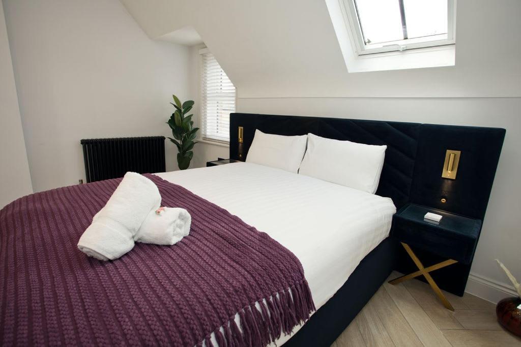 Ultra Stylish Apt Set In An Affluent Location Poole Extérieur photo