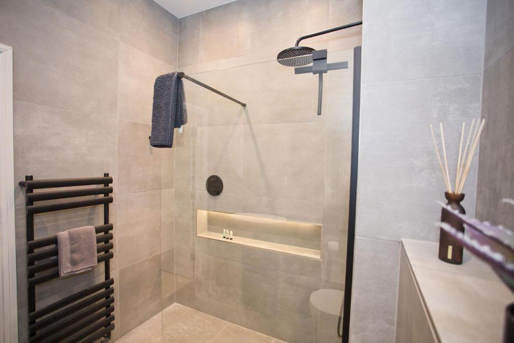 Ultra Stylish Apt Set In An Affluent Location Poole Extérieur photo
