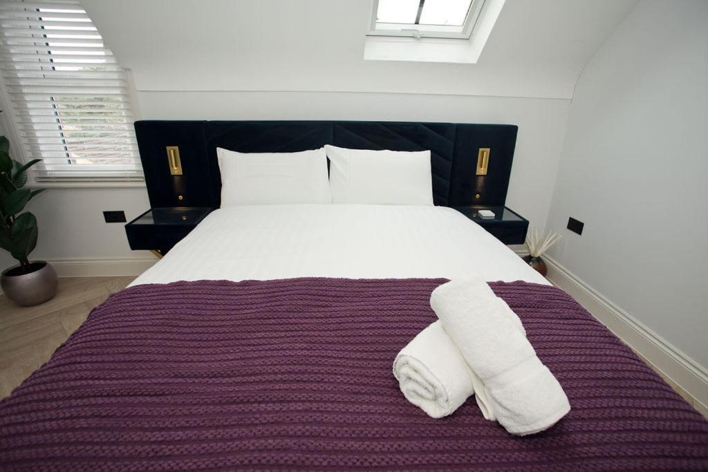 Ultra Stylish Apt Set In An Affluent Location Poole Extérieur photo